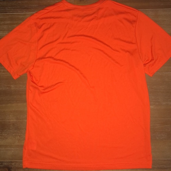 Old navy active t-shirt. L. Orange. - Picture 3 of 3